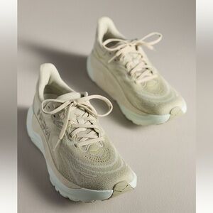 HOKA Arahi 8 Sneakers